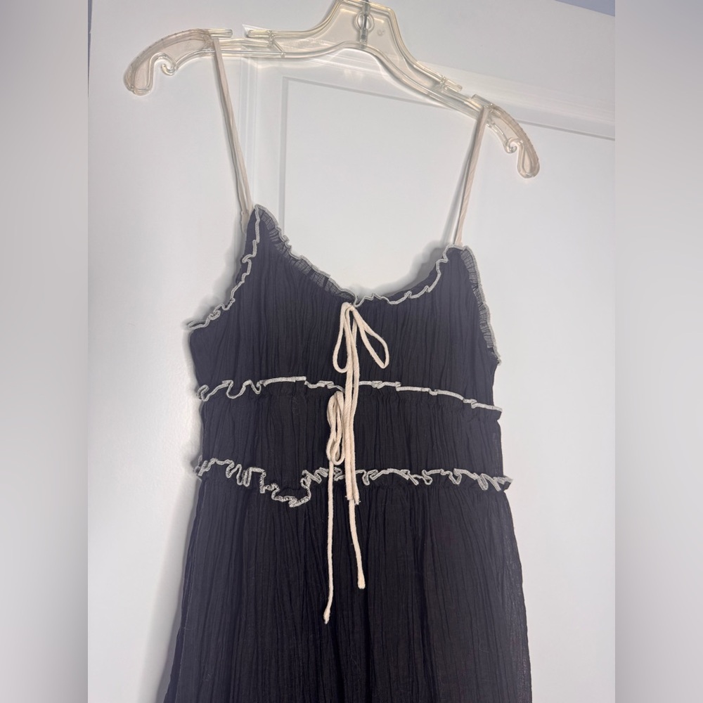 🍓6/$15🍓 Black & White Crepey Maxi Dress - Picture 5 of 7